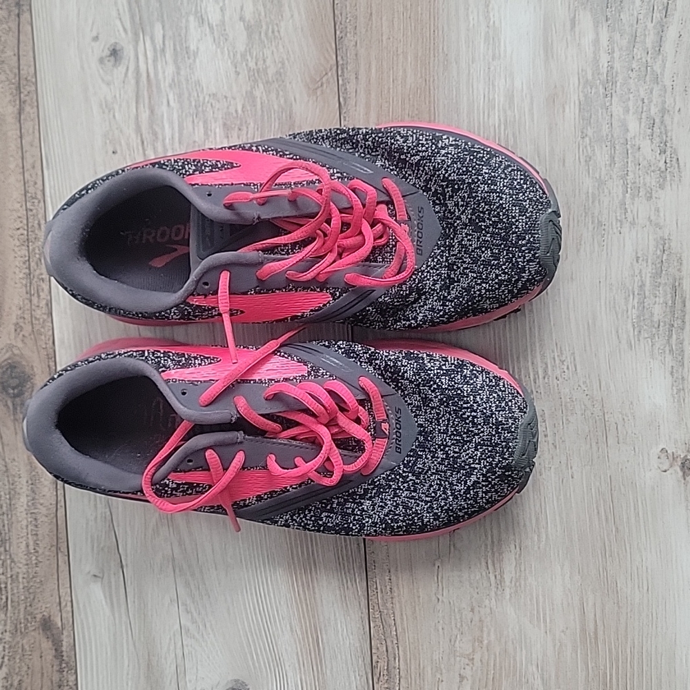 Brooks Launch 4 Running Shoes Black Pink Low Top Lace Up Women 9.5 1202341B018